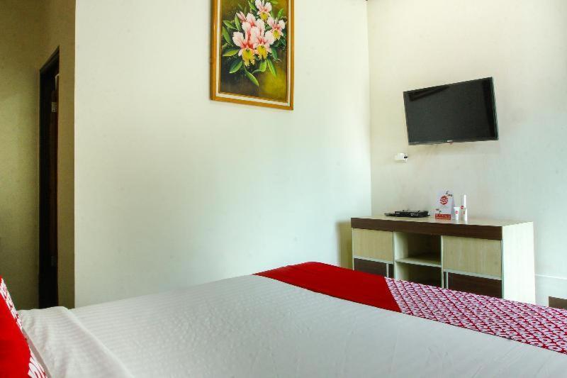 Hotel Reddoorz Near Cikole Lembang Zimmer foto
